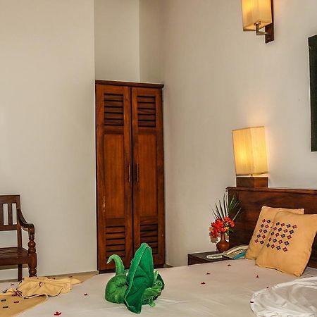 Senani Hotel Канди Экстерьер фото