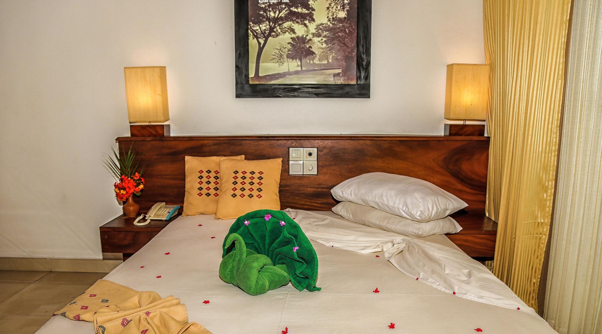 Senani Hotel Канди Экстерьер фото