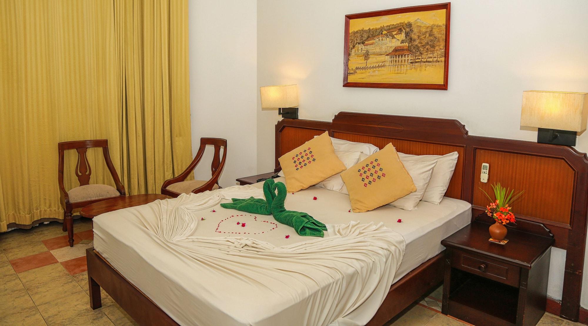 Senani Hotel Канди Экстерьер фото