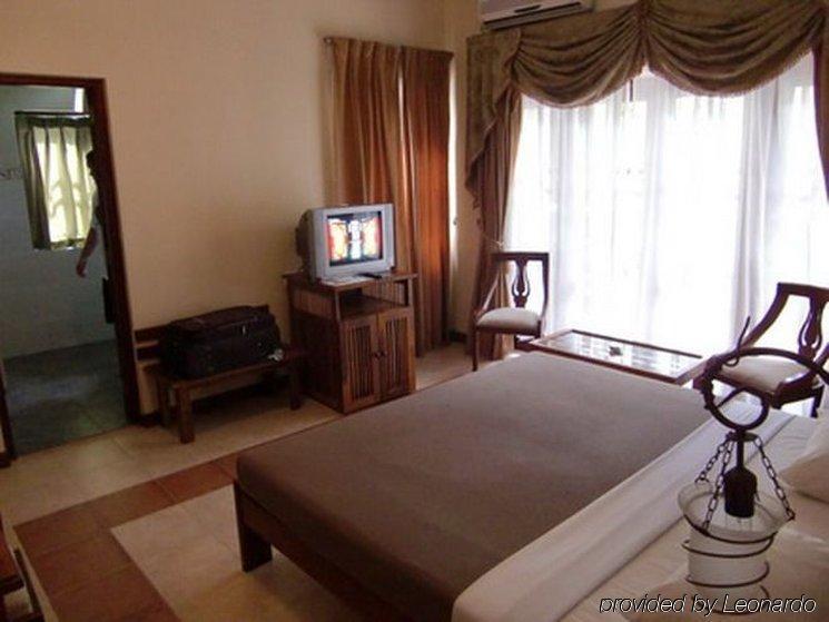 Senani Hotel Канди Экстерьер фото