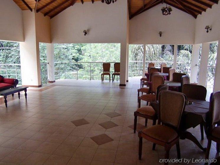 Senani Hotel Канди Экстерьер фото