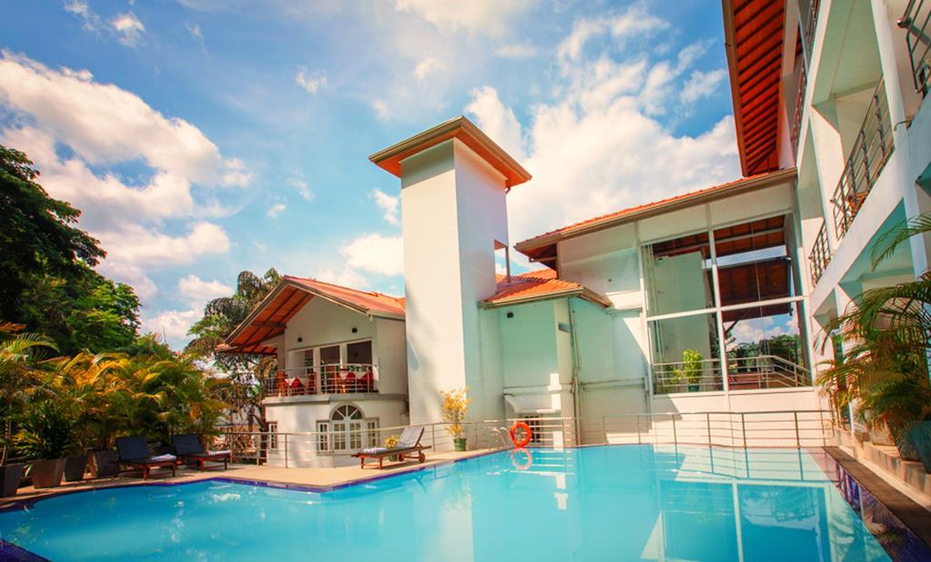 Senani Hotel Канди Экстерьер фото