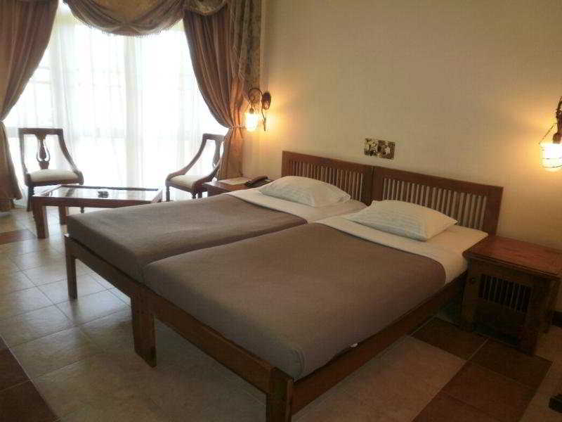 Senani Hotel Канди Экстерьер фото