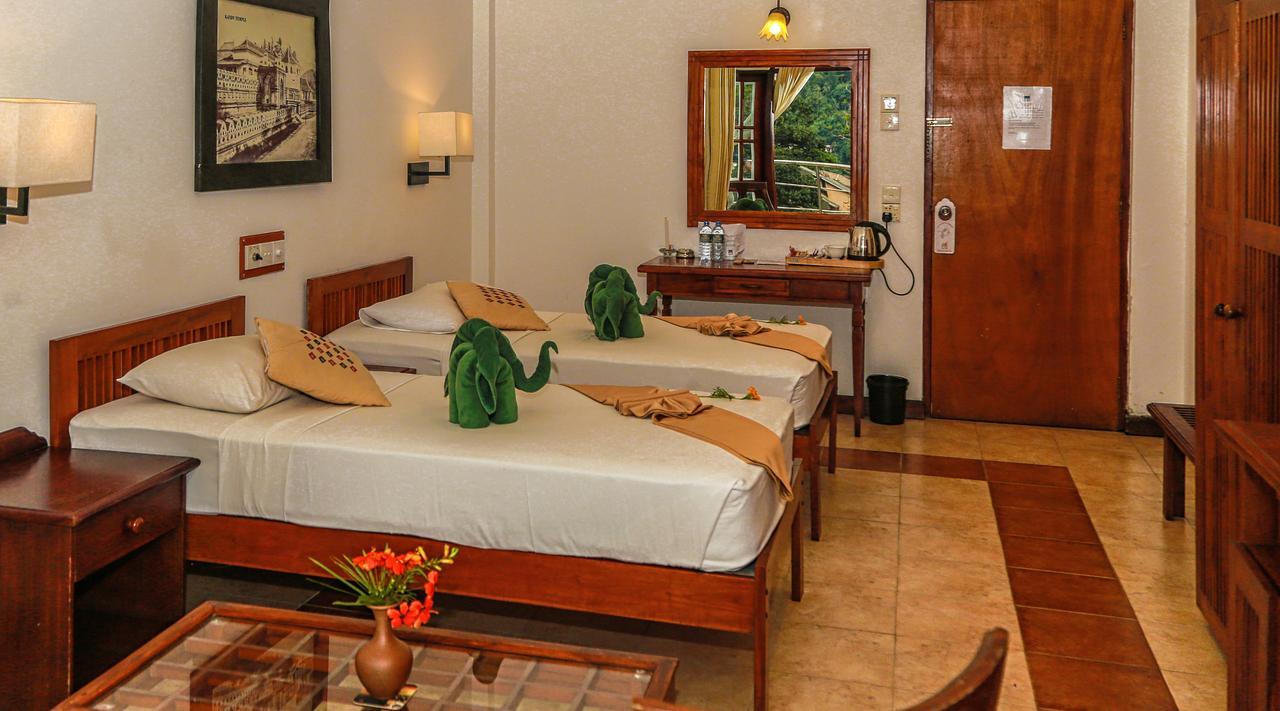 Senani Hotel Канди Экстерьер фото