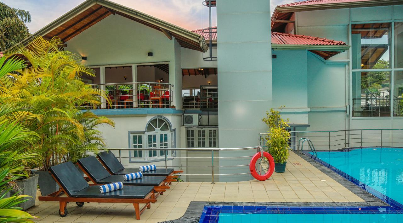 Senani Hotel Канди Экстерьер фото