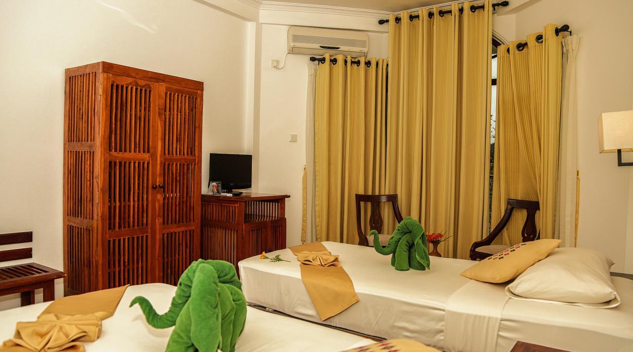 Senani Hotel Канди Экстерьер фото