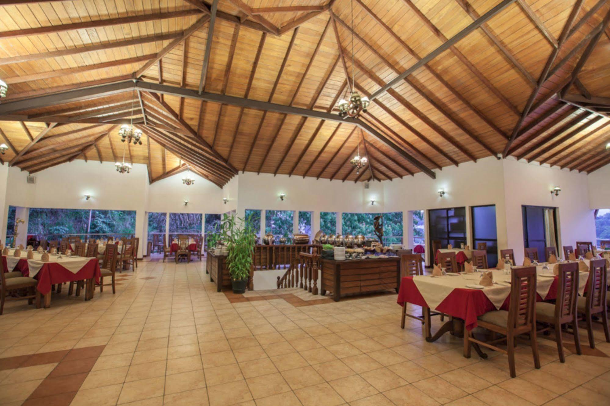 Senani Hotel Канди Экстерьер фото